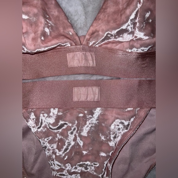 NWT Victoria’s Secret PINK Velvet Bralette and Panty Set - Picture 2 of 5